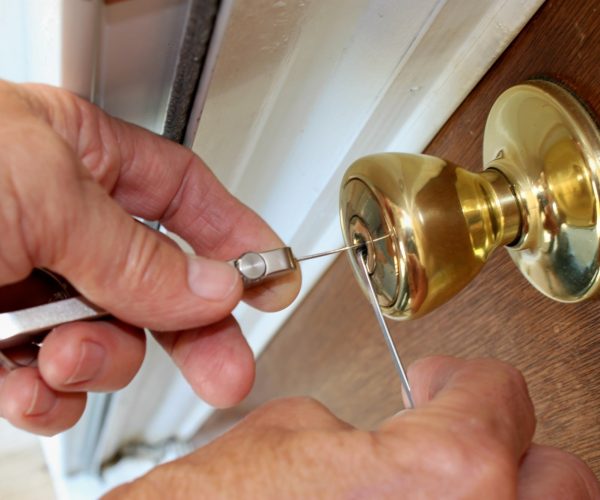 how-to-unlock-a-door-min